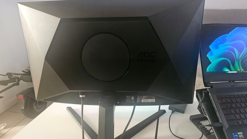 ?&Eacute;cran Gamer Incurv&eacute; AOC 32" QHD 180Hz (CQ32G4VE) ? &Eacute;tat com Consoles et jeux vidéos