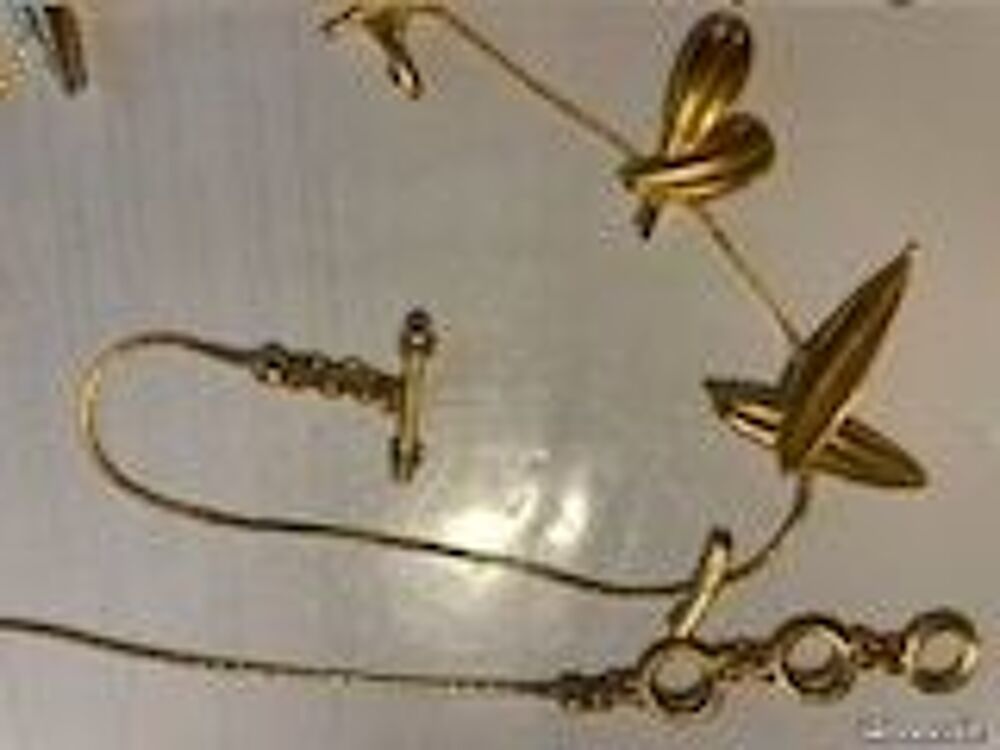 Collier souple dor&eacute; Feuilles sur chaine ANTIGONA Bijoux et montres