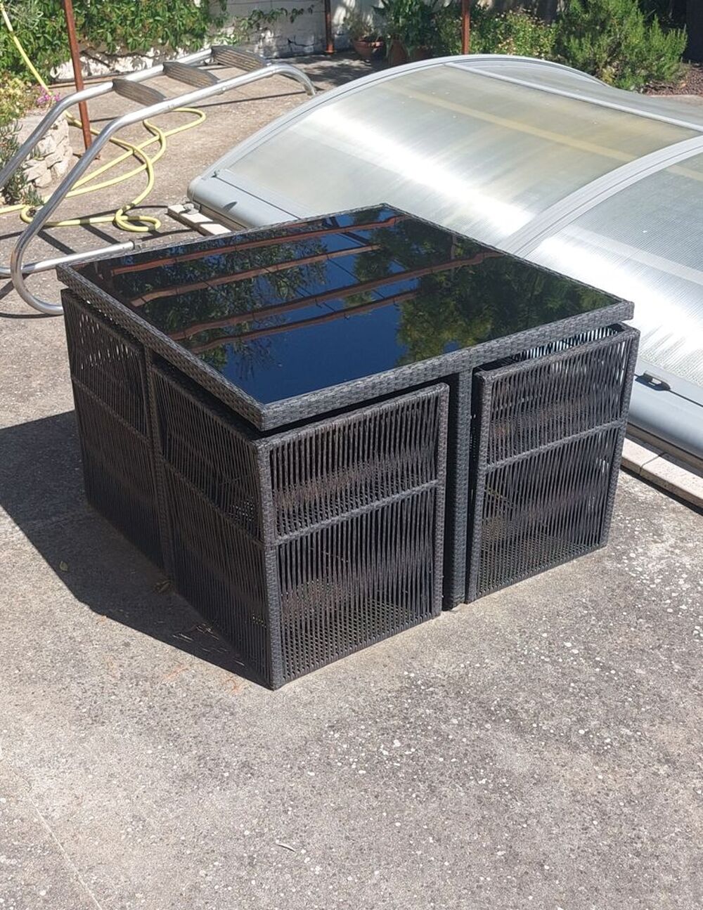 Salon de jardin r&eacute;sine tress&eacute;e avec table et fauteuils Jardin