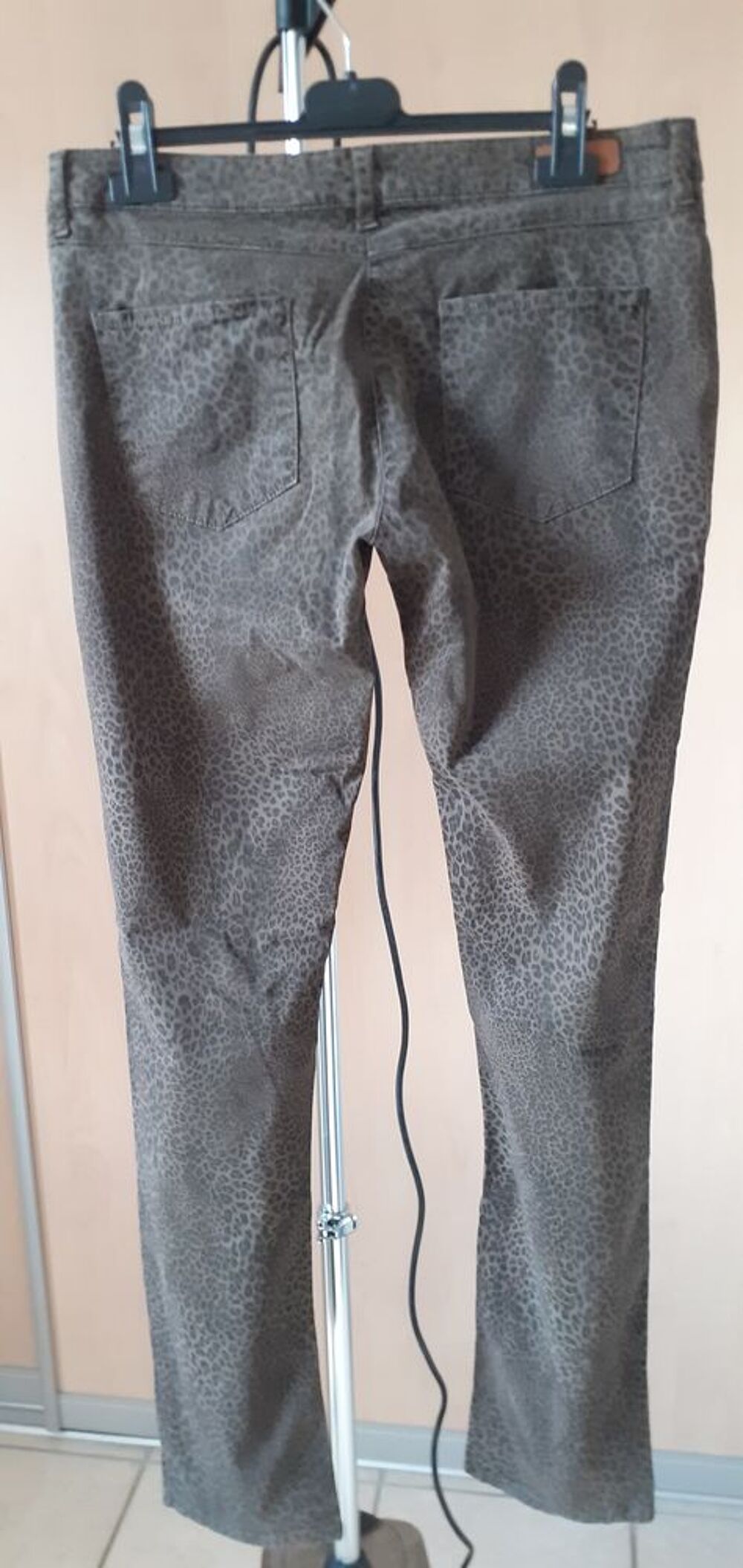 pantalon motif l&eacute;opard Vêtements