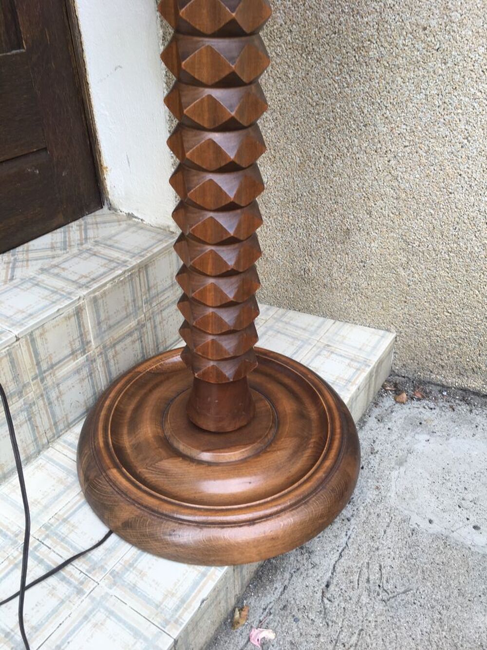 Lampe de salon bois style basque Décoration