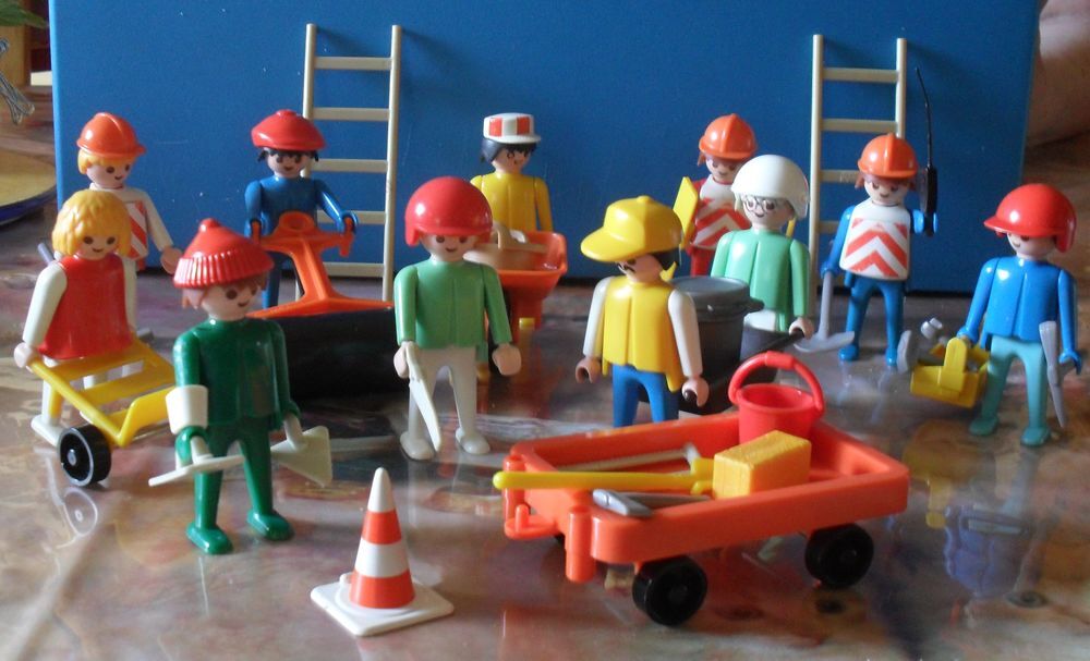 Playmobils11 personnages de travaux avec de nombreux outils. Jeux / jouets