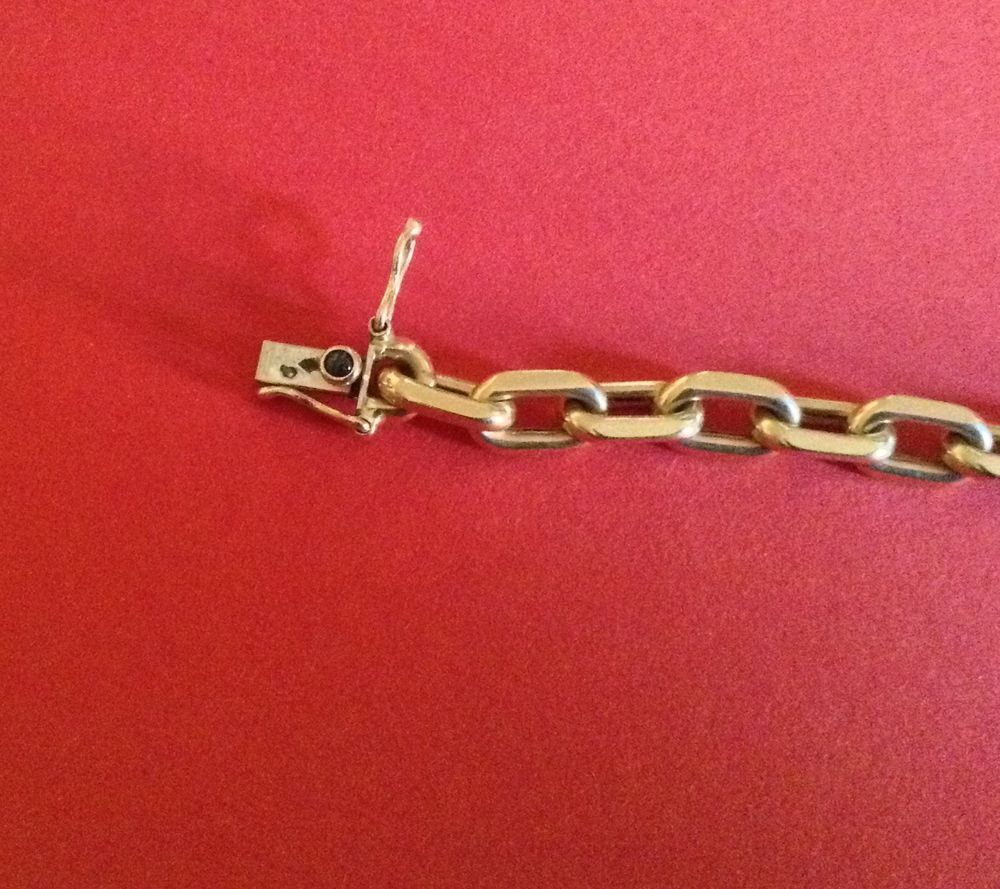 Bracelet ancien maille ajour&eacute;e.
Bijoux et montres