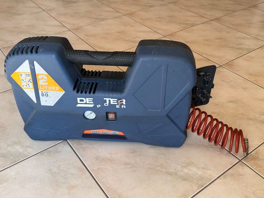 COMPRESSEUR A AIR PORTATIF
Bricolage