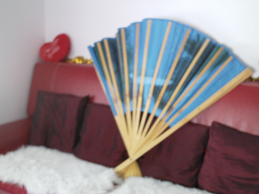Joli &eacute;ventail ancien peint main en satin de soie 155 cm 