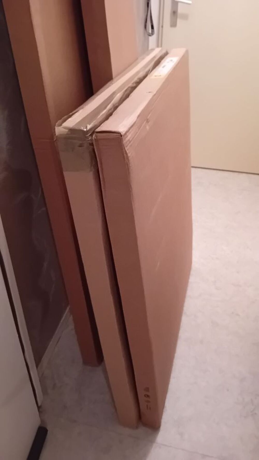 Banquette HEMNES 2 places (encore dans son emballage).
Meubles