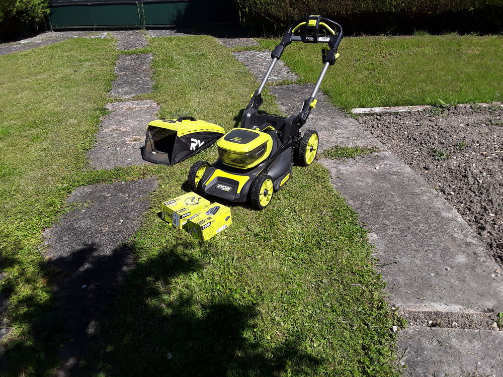 Tondeuse RYOBI Jardin