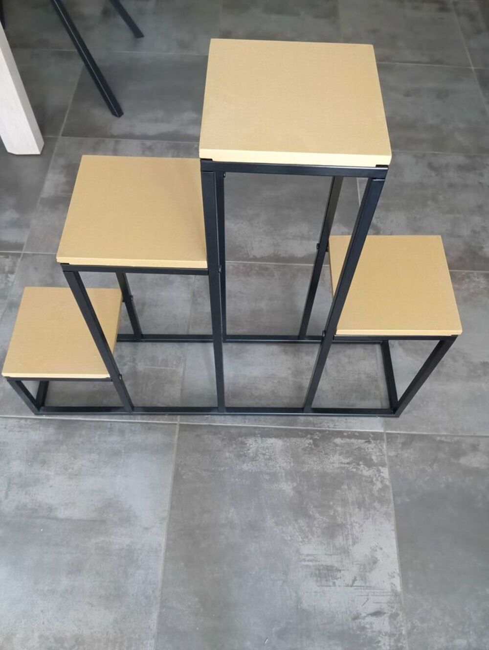 &eacute;tag&egrave;re fleurs ou autre objet Décoration