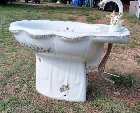 rare : ancien bidet avec dcor floral 130 Manosque (04)