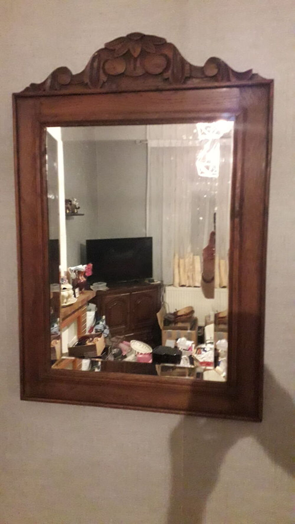 Miroir biseaut&eacute; cadre bois sculpt&eacute;. Décoration