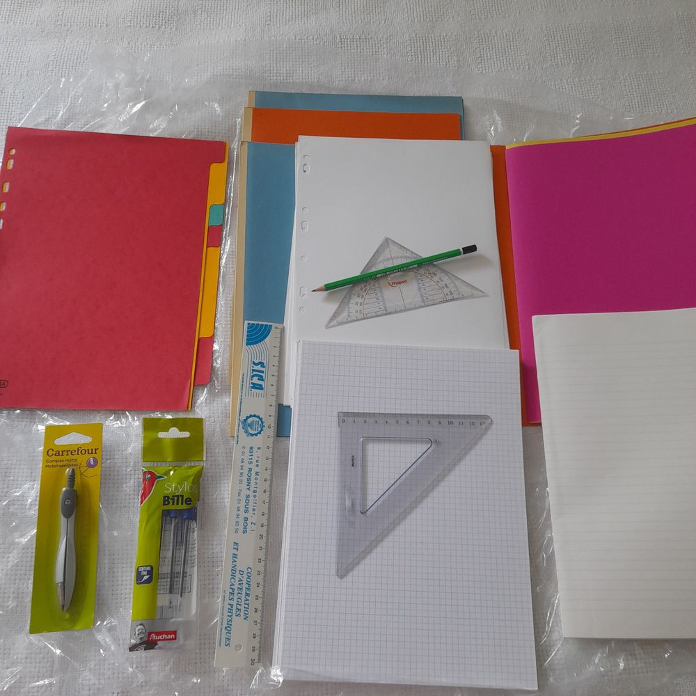 lot de fournitures scolaires Jeux / jouets