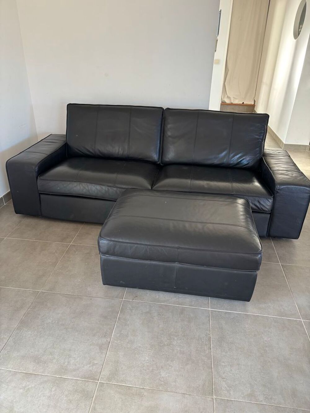 canap&eacute; cuir noir kivik Meubles