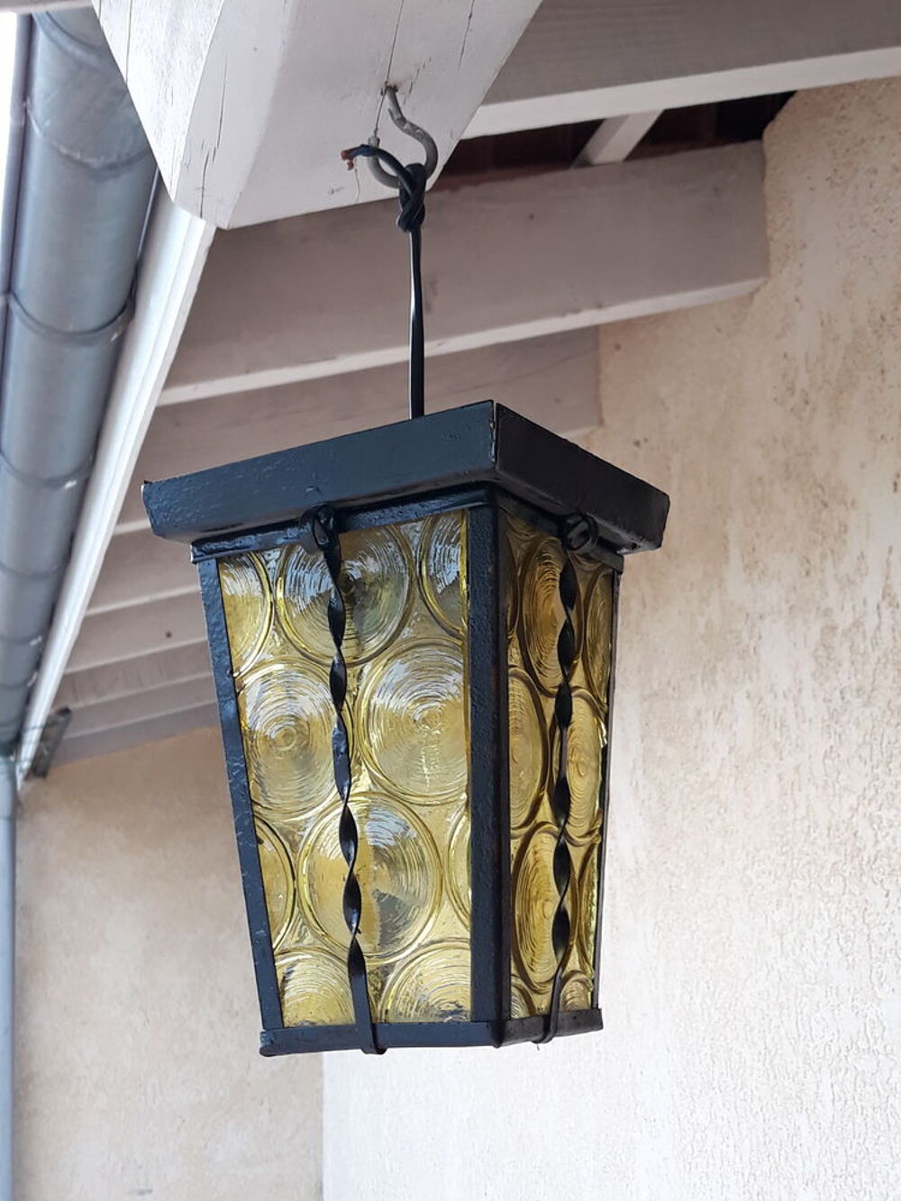Lampe lanterne d ext&eacute;rieur en fer forg&eacute; avec vitres jaune Décoration