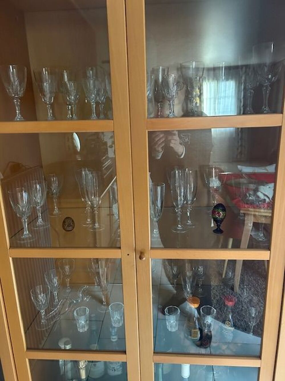 2 Meubles salon (buffet et rangement portes vitr&eacute;es)
Meubles