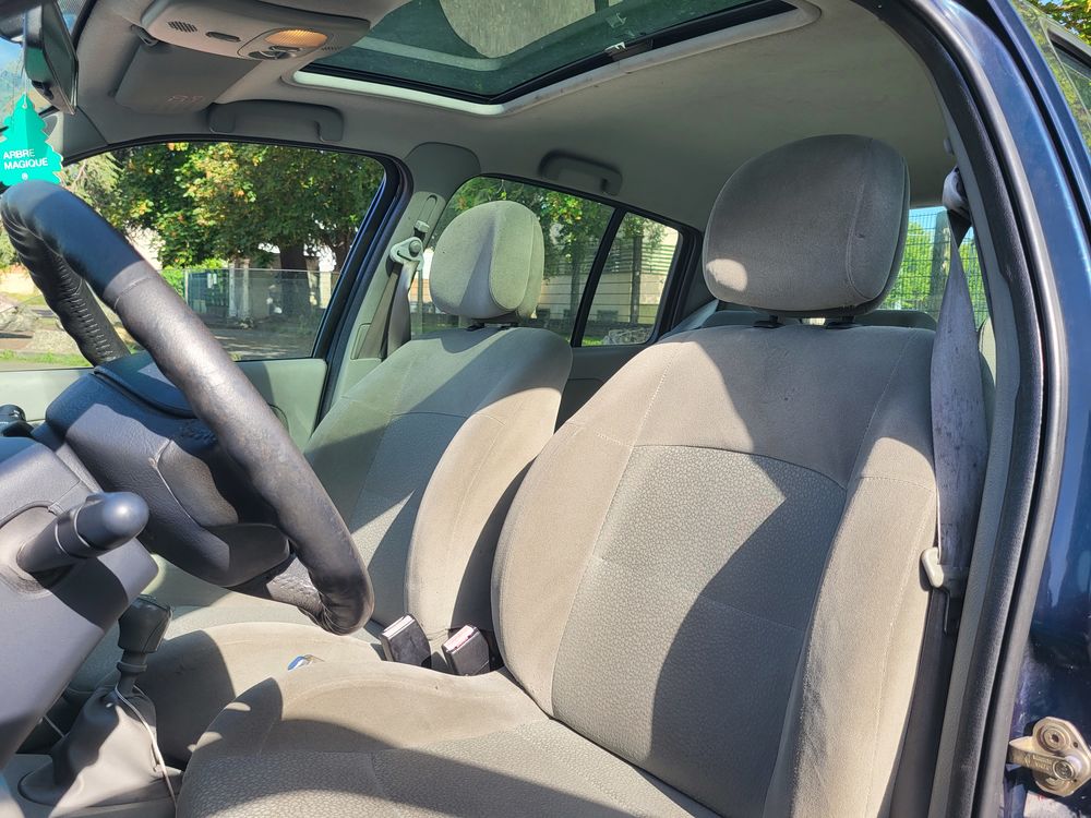 Clio II Clio 1.2 16v Pack Authentique 2004 occasion 78540 Vernouillet