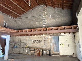  Remise / Grange � louer 1 pi�ce 100 m� Maillane