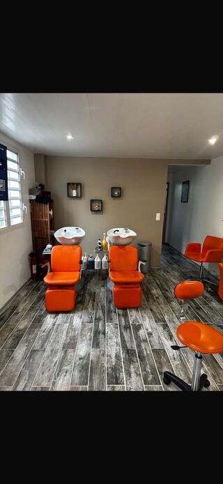 Location Appartement Salon de coiffure neuf et équipé à  louer €