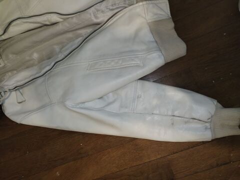 Blouson en cuir véritable blanc (taille L)
61 Brillon-en-Barrois (55)
