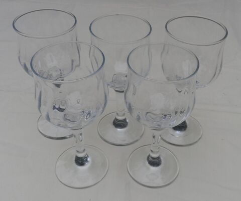 5 verres � pieds
Hauteur 16 cm - Vintages - Neufs 10 Castries (34)