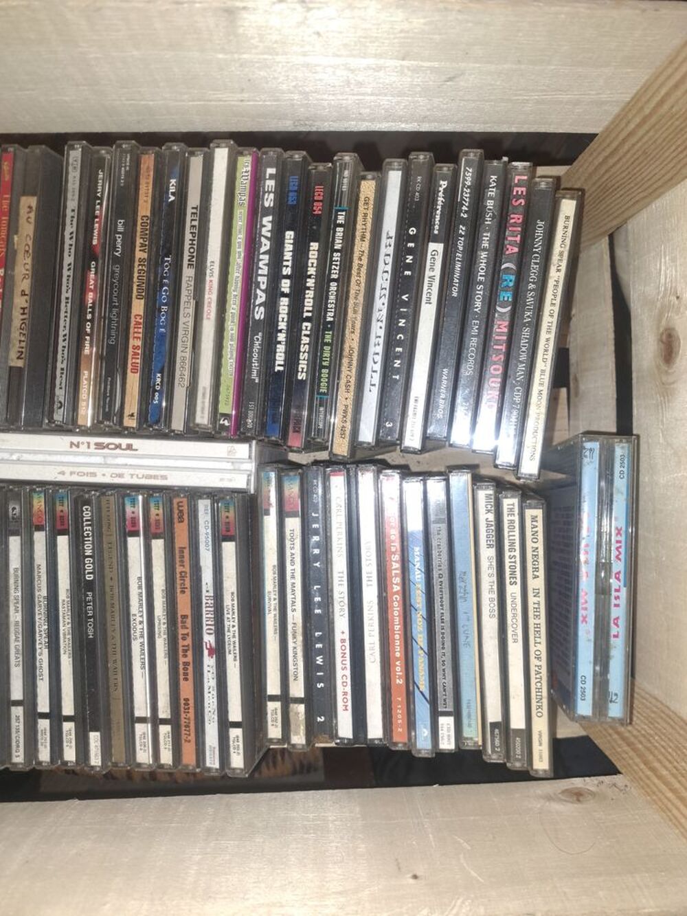 300 CD. Faire offre. Merci CD et vinyles