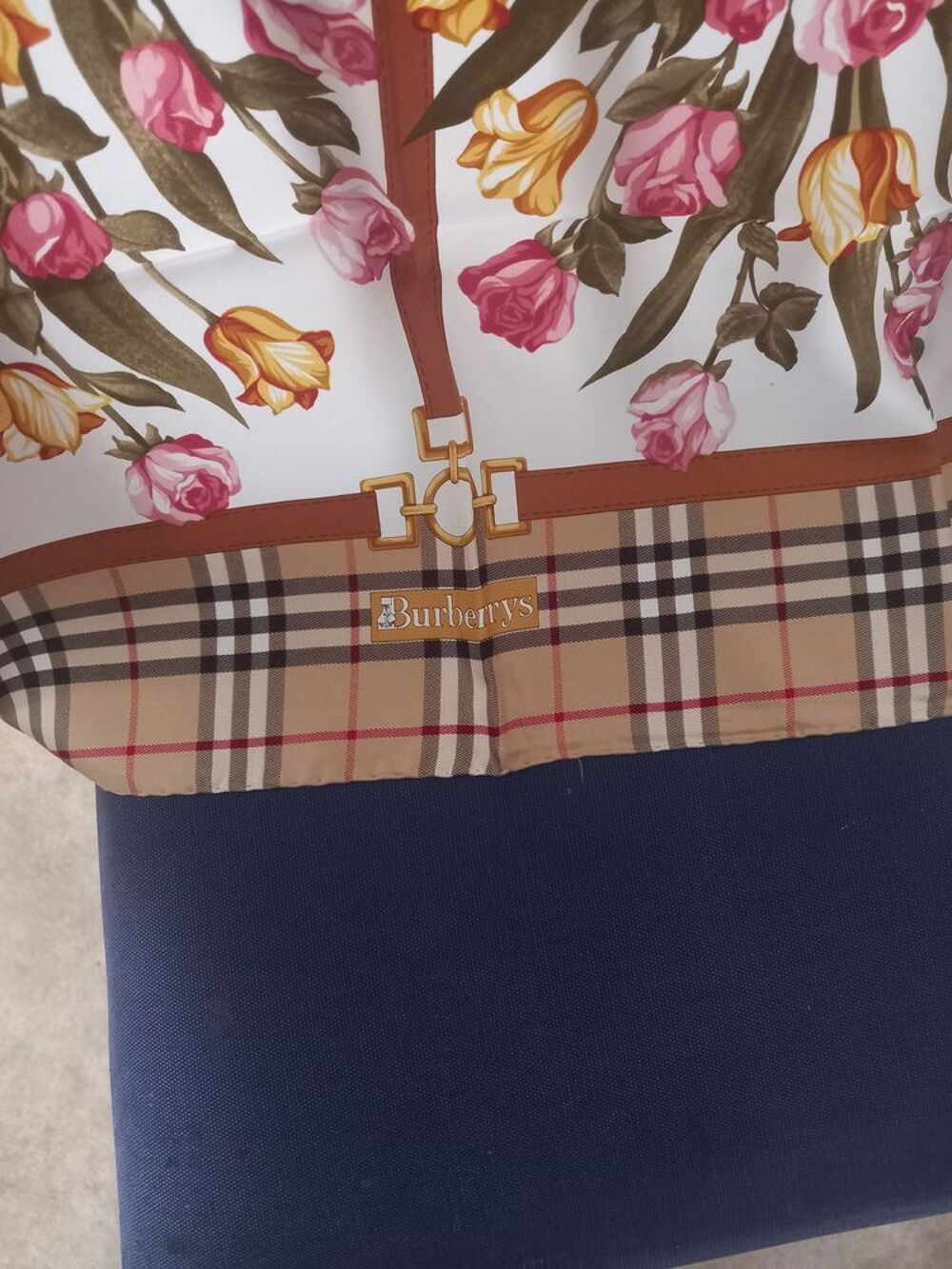 Foulard Burberrys en soie Vtements