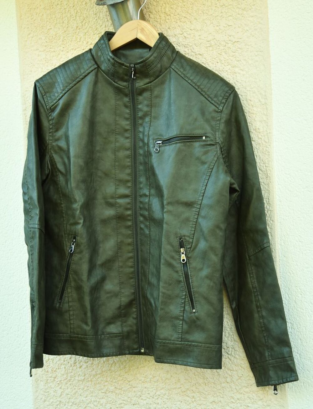 NEUF. Blouson en Cuir. Taille: M. Fermeture &eacute;clair. Vêtements