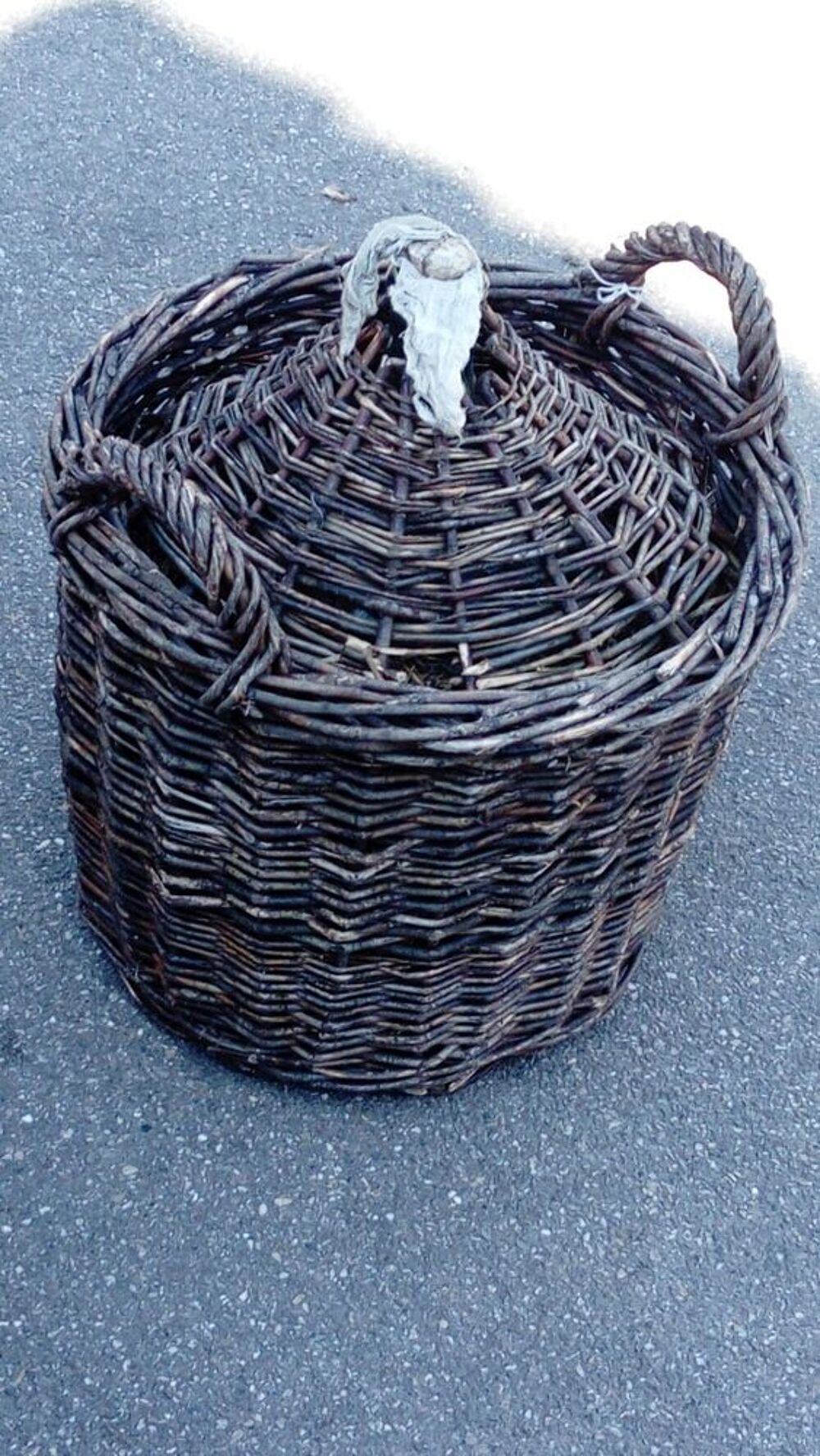 Bonbonne dame jeanne 20litres dans corbeille en osier avec bouchon prix 75 euros curieux s abstenir Jardin