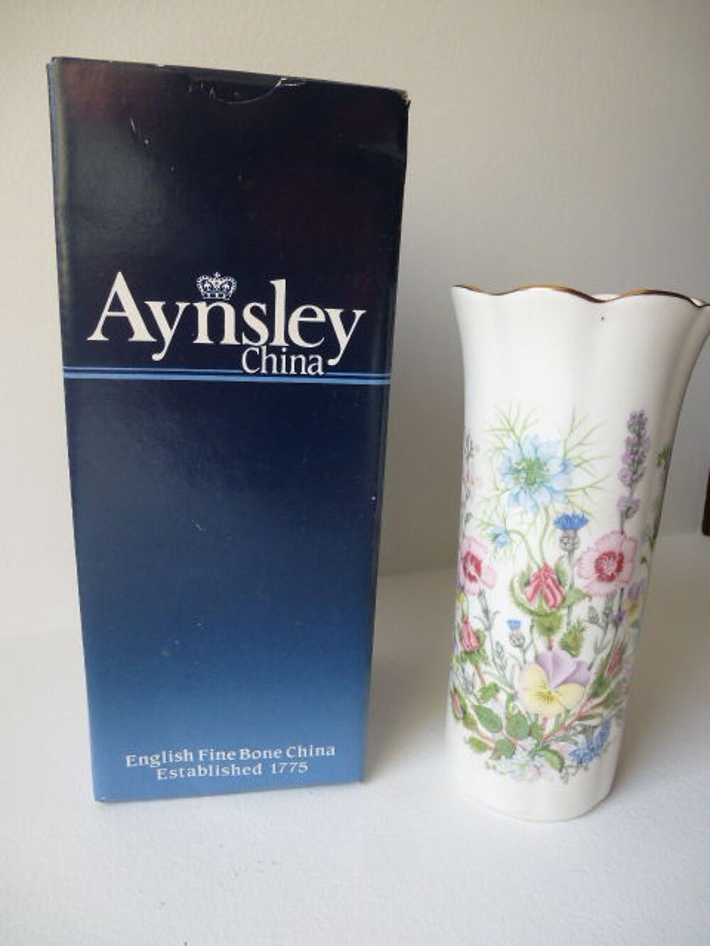 Vase en porcelaine anglaise 