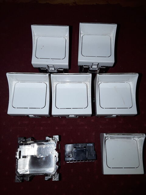 PRISE ACO blinde LEGRAND rf: 742 40 RJ45 CAT 5 8 Serres-Castet (64)