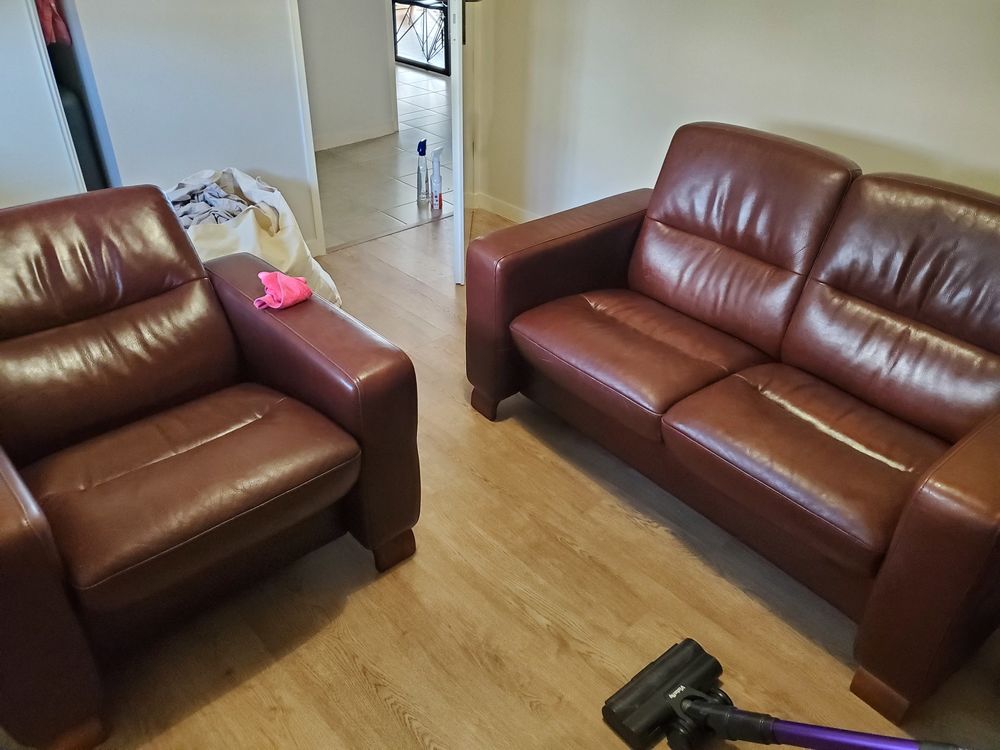 Canap&eacute; et fauteuil en cuir Meubles