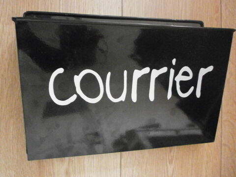 PORTE-COURRIER EN METAL Courchelettes (59)