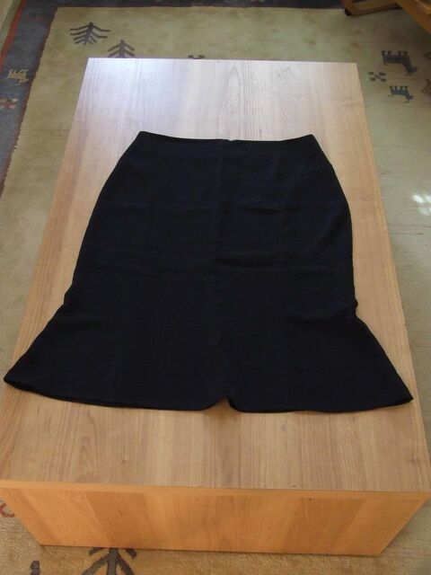 Jupe midi. CAMA�EU. Noir. T. 42. TBE 11 Bagnolet (93)