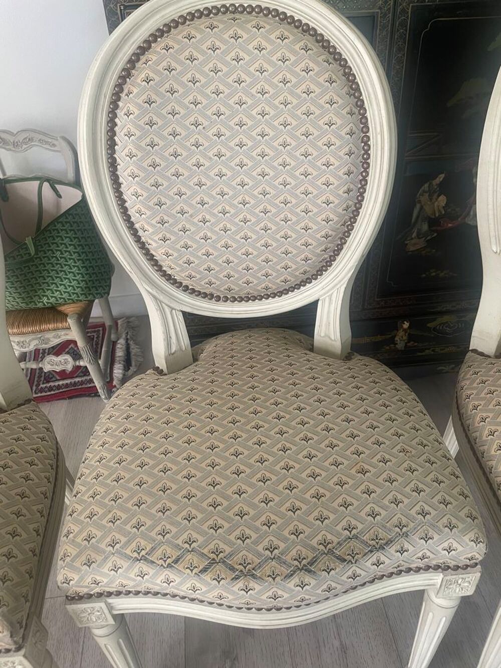 Lot de quatre chaises Louis XVI Meubles