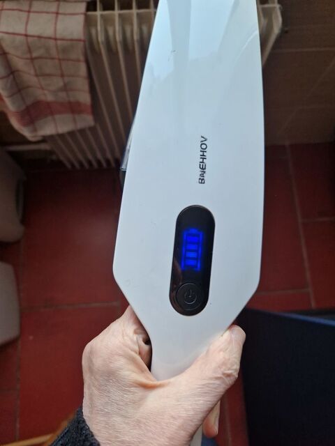 Aspirateur a main blanc petite brosse puissant 0 Sartrouville (78)