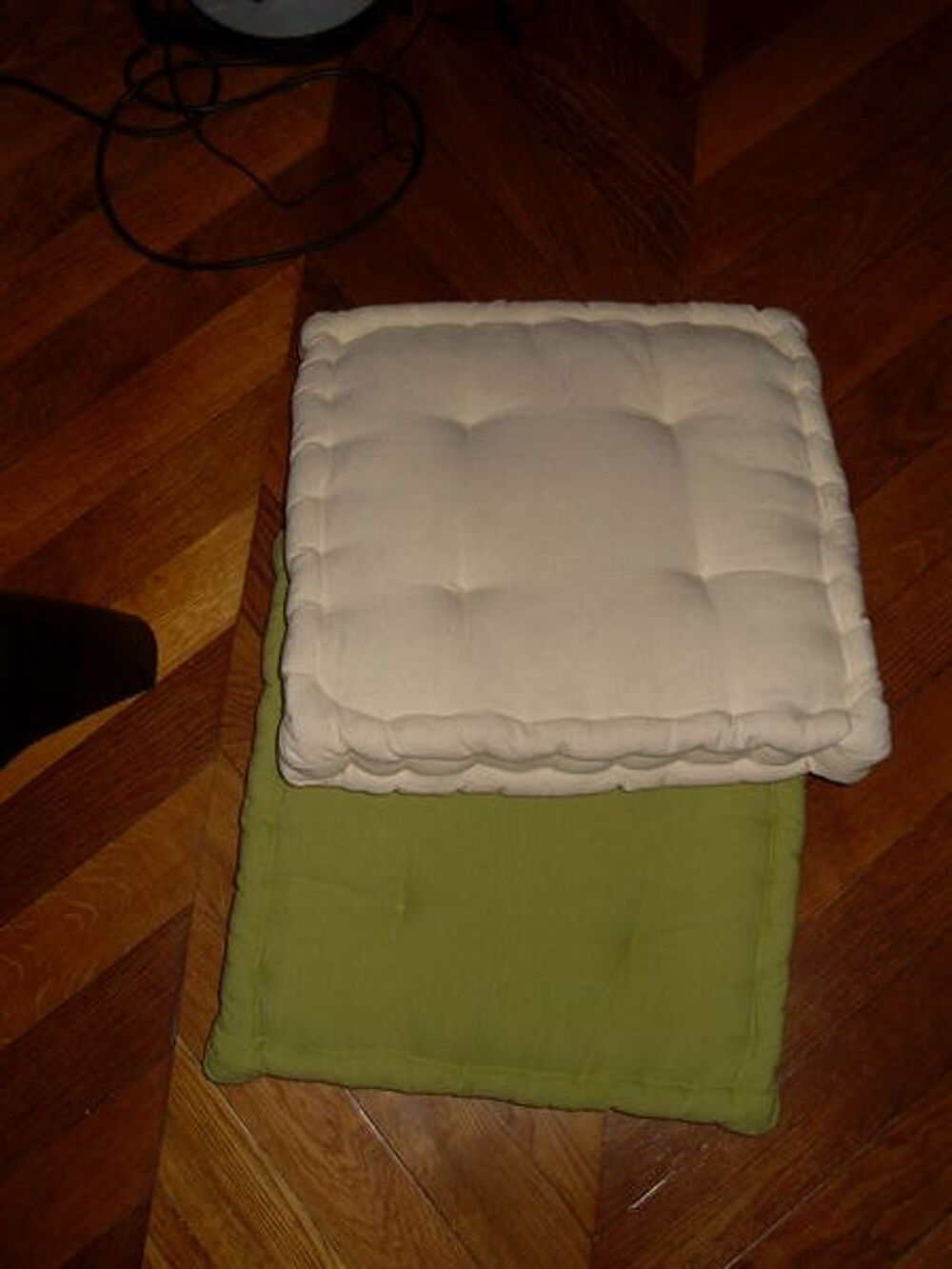 coussin vert et blanc Décoration