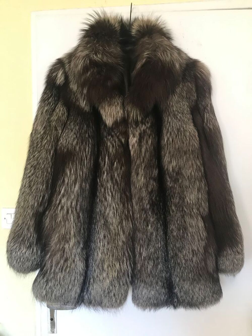 Veste fourrure renard argent&eacute; Vêtements