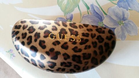 Etui a lunettes GUESS Leopard 6 Paris 13 (75)