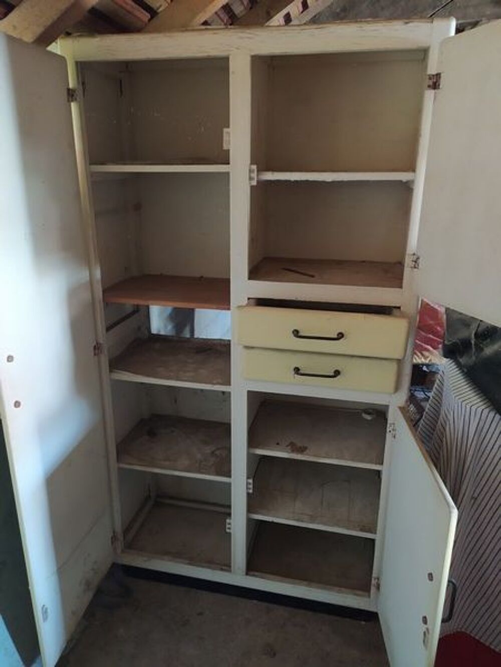 Meuble Armoire Buffet Mado Vintage 
Meubles
