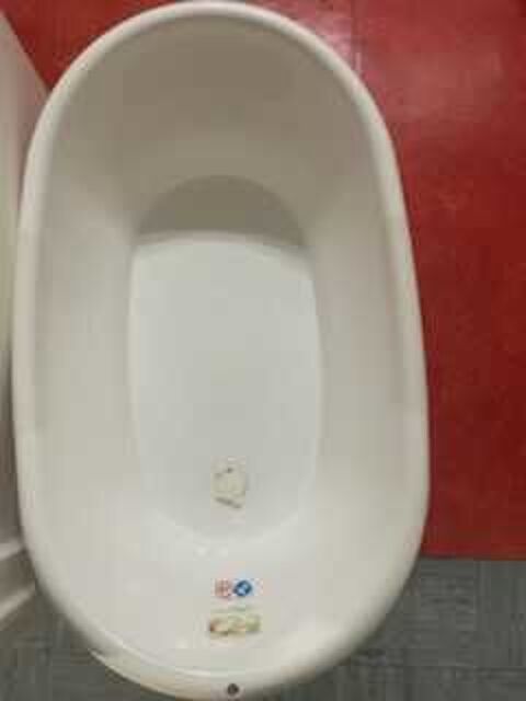 +baignoire+b�b�+en+plastique 15 Sainte-Clotilde (97)