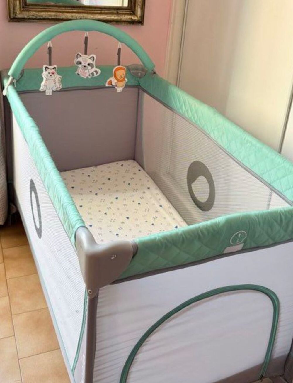 lit parapluie et matelas neuf Puériculture