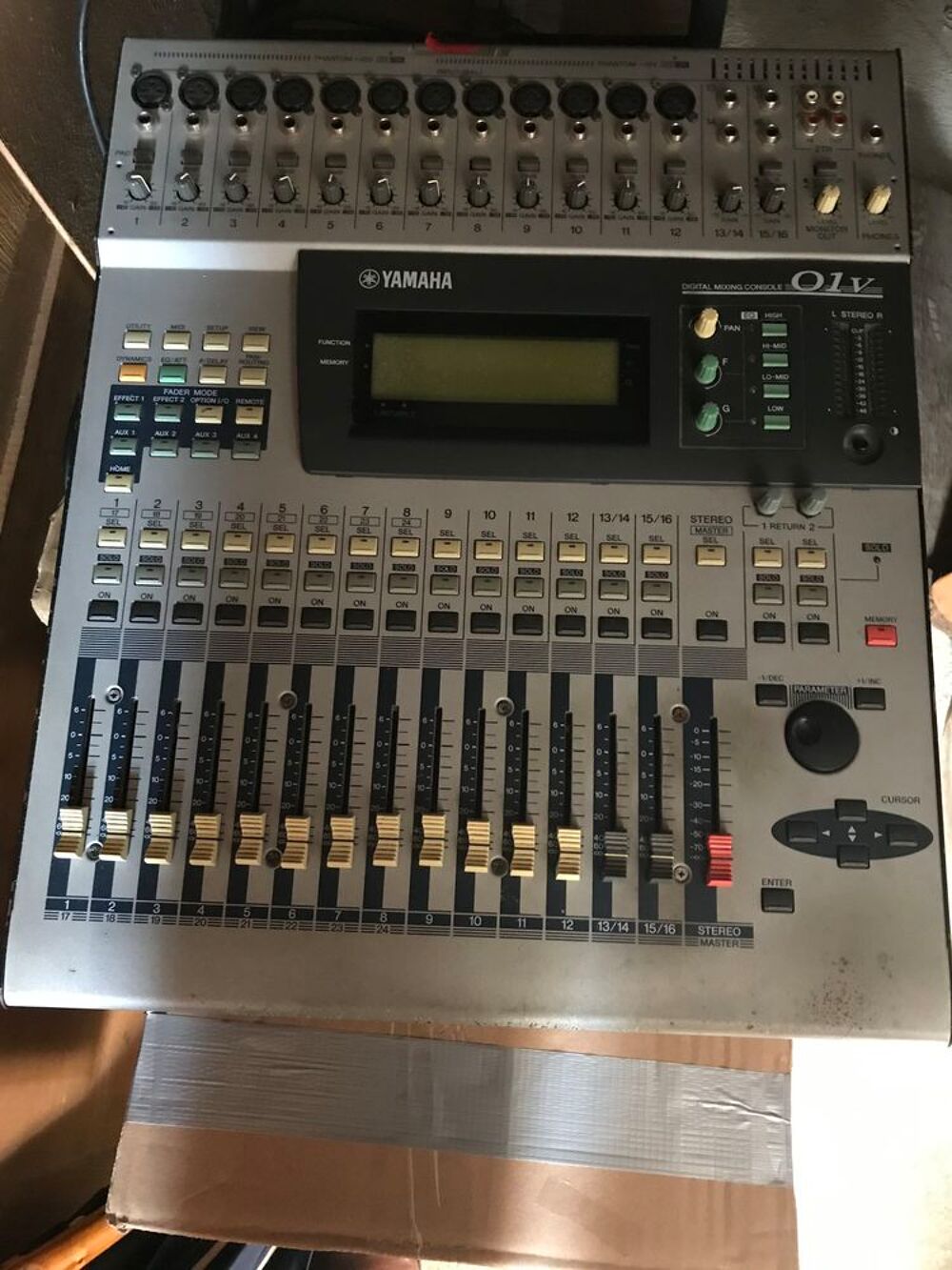 Table de mixage 01 V yamah Instruments de musique