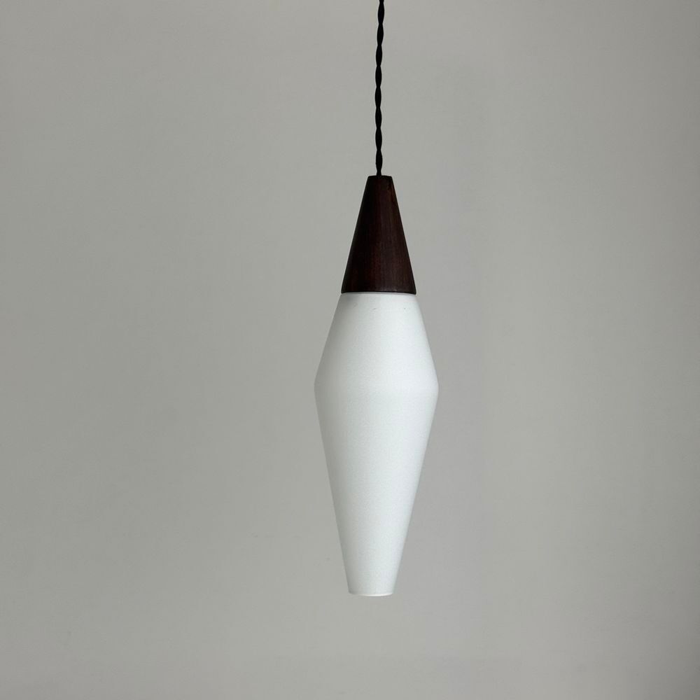 ANCIENNE SUSPENSION SCANDINAVE EN OPALINE VINTAGE Décoration