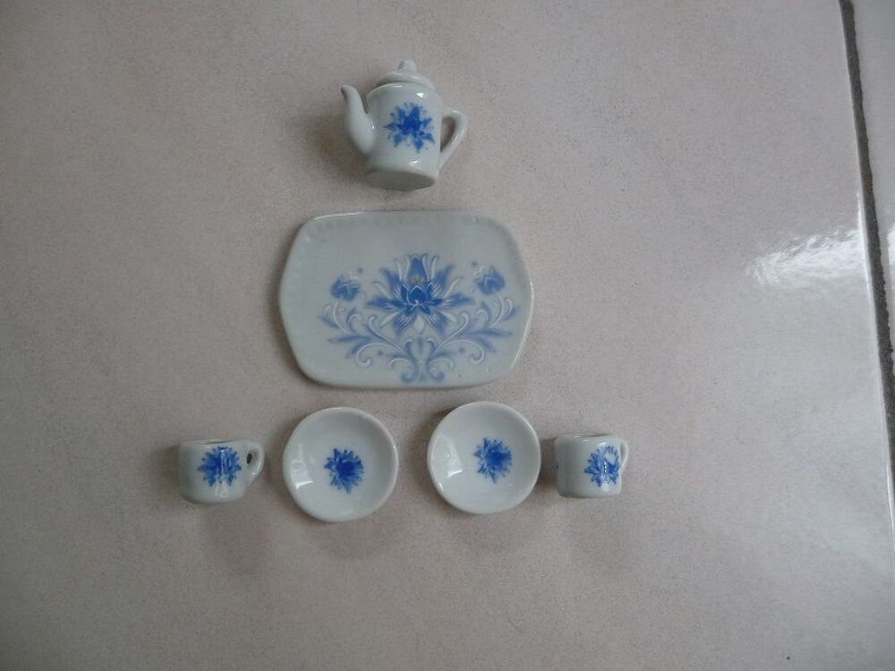 Service Miniature 6 pi&egrave;ces en porcelaine 
