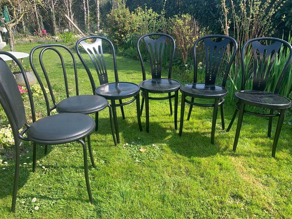 Table et chaises bistrots 
Meubles