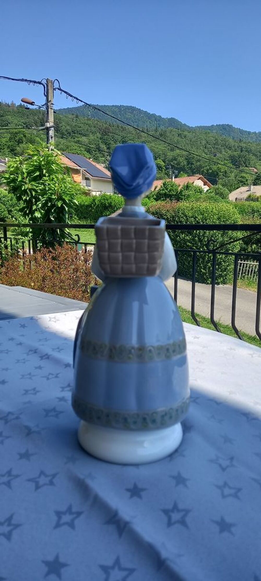 Tr&egrave;s rare Berg&egrave;re en robe traditionnelle Lladr&oacute; H28cm 