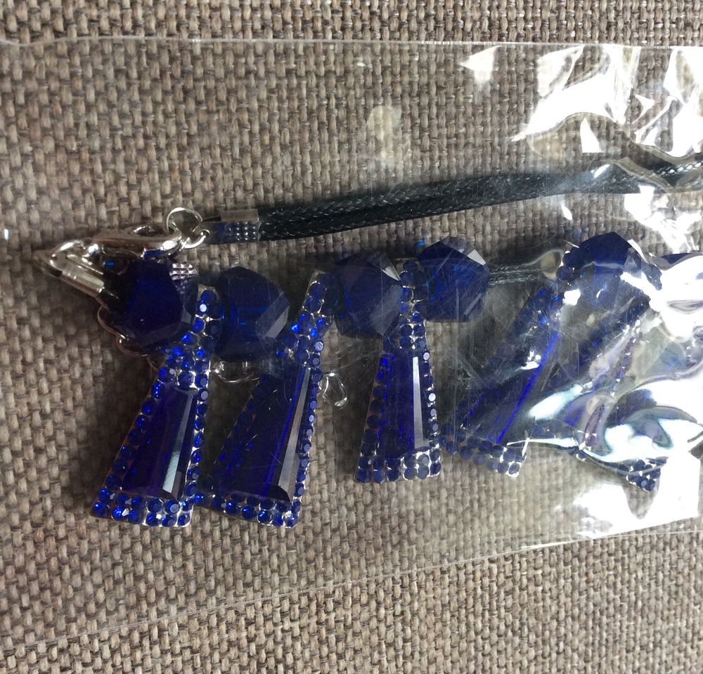 Collier fantaisie bleu - NEUF sous emballage Bijoux et montres