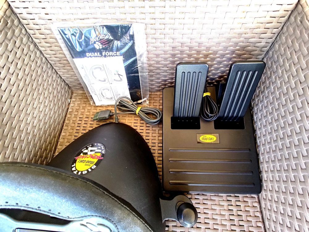 Volant + P&eacute;dalier MadCatz pour PS1 &agrave; SAISIR Consoles et jeux vidéos