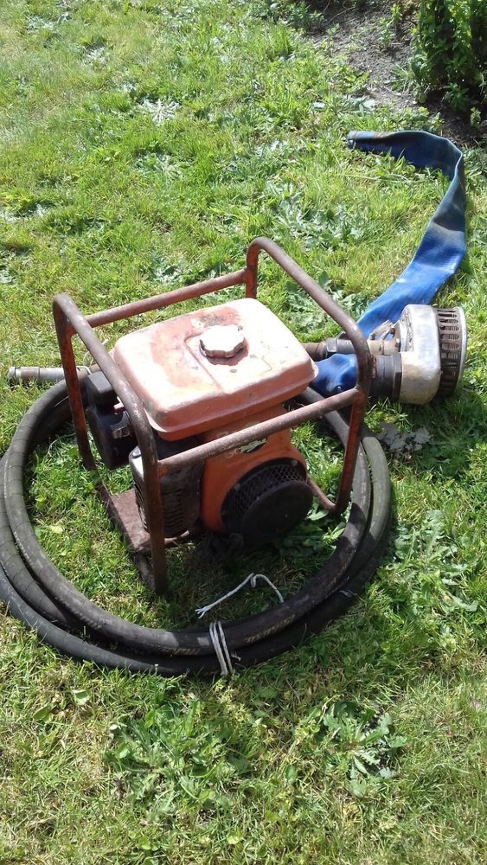 Moto pompe &agrave; moteur thermique pour aspiration eau de puits. Bricolage