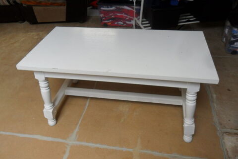 table basse de salon en bois massif
dimensions L 1.00m x0.50 0 Eybens (38)
