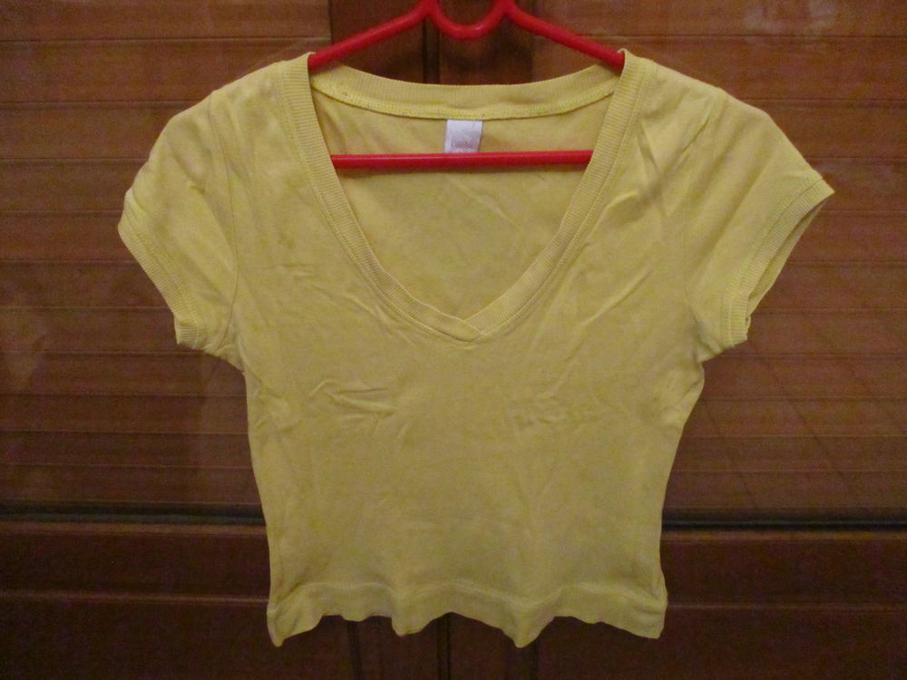3 polos diff&eacute;rents jaune - rose et bleu en bon &eacute;tat 36/38 Vêtements
